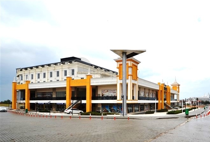 Geschäftsräume in einem Einkaufszentrum im Stadtteil Okurcalar 