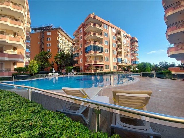 Apartment 2+1 an der ersten Küste in Mahmutlar