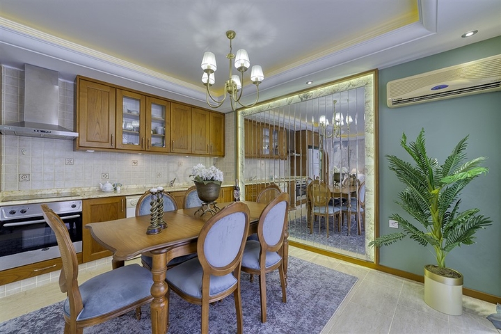 Apartment 2+1 an der ersten Küste in Mahmutlar