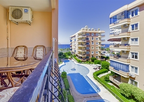 Apartment 2+1 an der ersten Küste in Mahmutlar