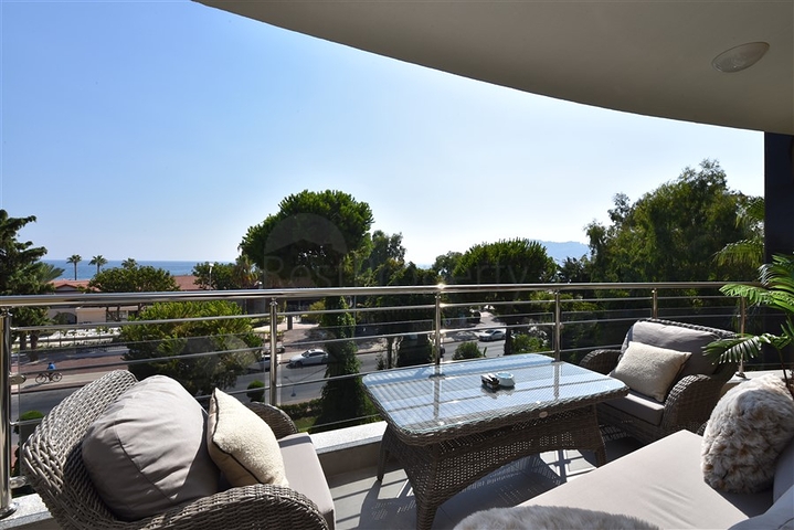 4+1 Luxuswohnung in einem prestigeträchtigen Komplex in Alanya