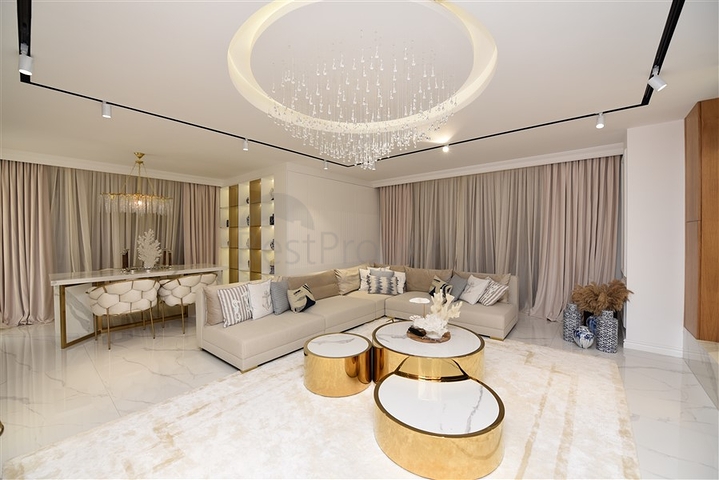 4+1 Luxuswohnung in einem prestigeträchtigen Komplex in Alanya