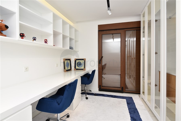 4+1 Luxuswohnung in einem prestigeträchtigen Komplex in Alanya