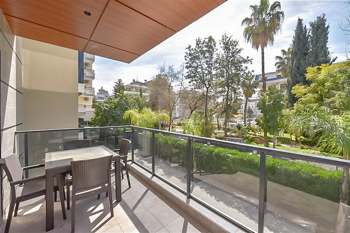 Dreizimmerwohnung zu vermieten 300 Meter vom Kleopatra Strand entfernt