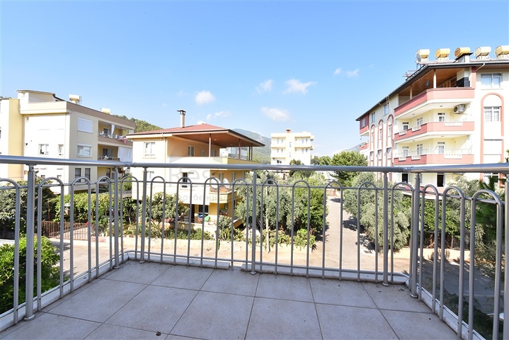 Villa mit 6+1 Grundriss mit separater Küche in Kestel