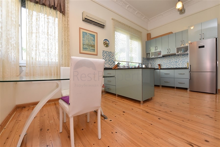 Villa mit 6+1 Grundriss mit separater Küche in Kestel