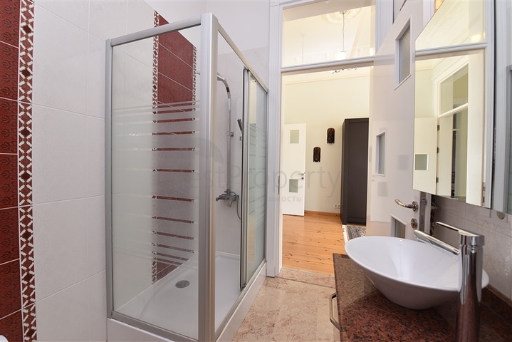 Villa mit 6+1 Grundriss mit separater Küche in Kestel