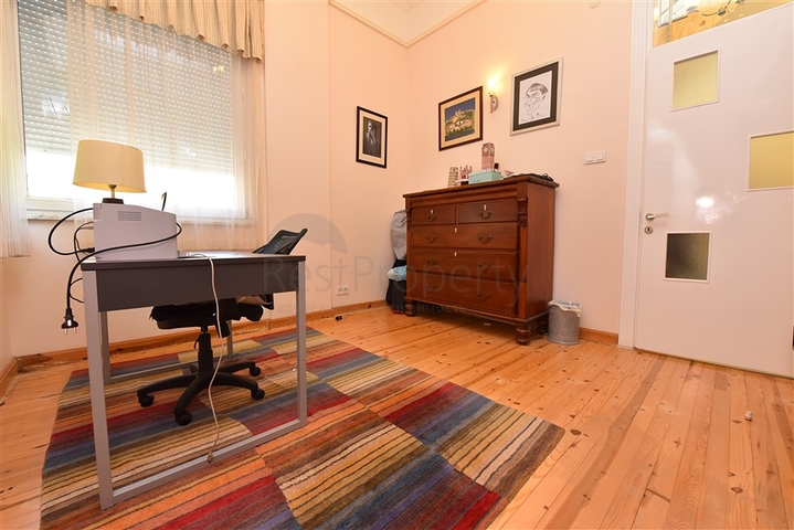 Villa mit 6+1 Grundriss mit separater Küche in Kestel