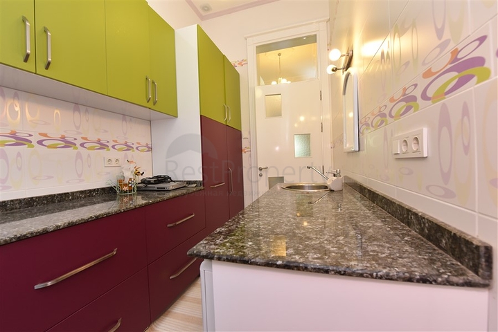 Villa mit 6+1 Grundriss mit separater Küche in Kestel