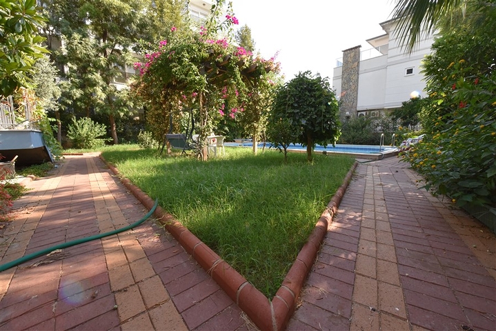 Villa mit 6+1 Grundriss mit separater Küche in Kestel