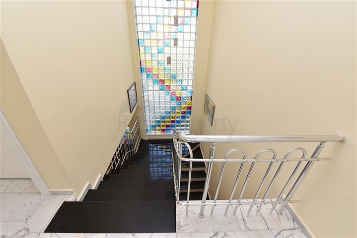 Villa mit 6+1 Grundriss mit separater Küche in Kestel