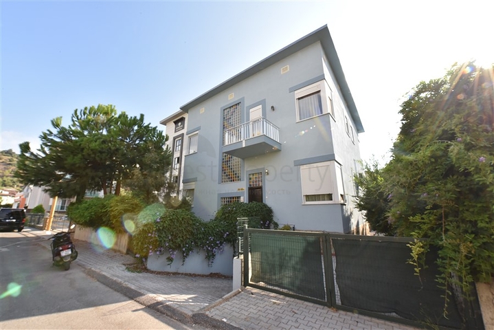 Villa mit 6+1 Grundriss mit separater Küche in Kestel