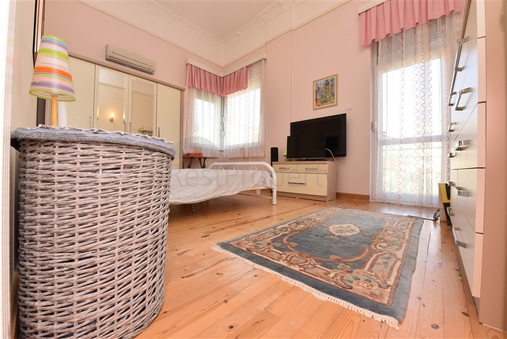 Villa mit 6+1 Grundriss mit separater Küche in Kestel