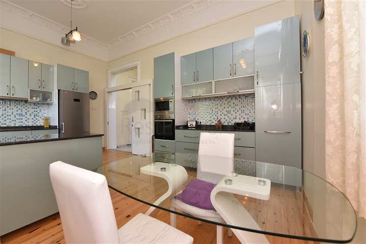 Villa mit 6+1 Grundriss mit separater Küche in Kestel