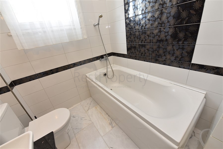 Villa mit 6+1 Grundriss mit separater Küche in Kestel