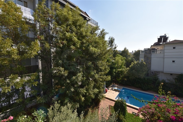 Villa mit 6+1 Grundriss mit separater Küche in Kestel