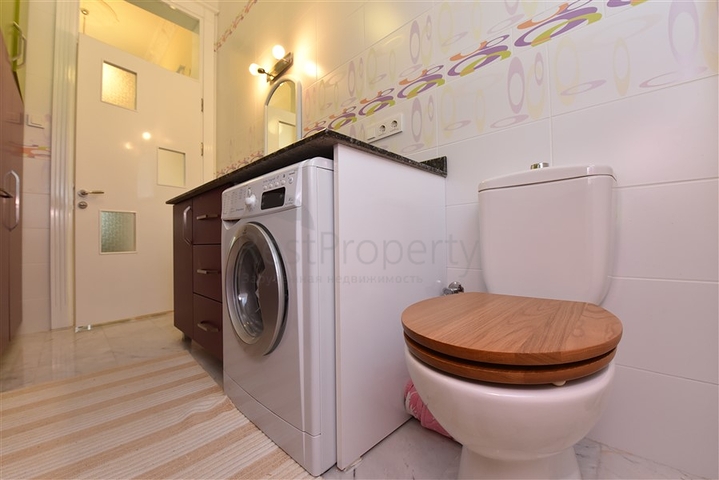 Villa mit 6+1 Grundriss mit separater Küche in Kestel