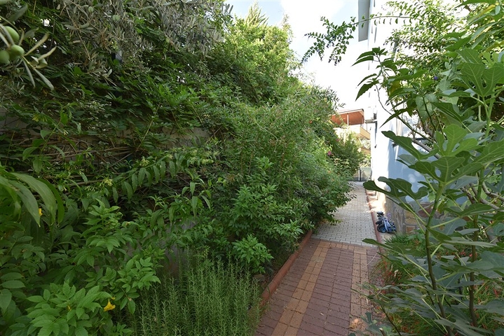 Villa mit 6+1 Grundriss mit separater Küche in Kestel