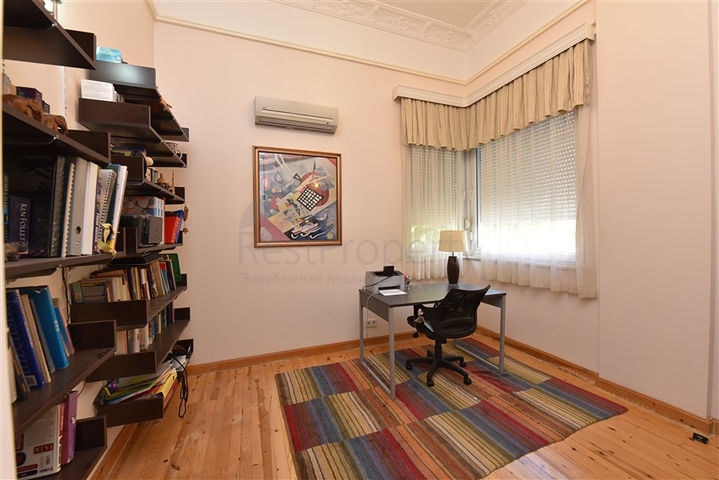 Villa mit 6+1 Grundriss mit separater Küche in Kestel