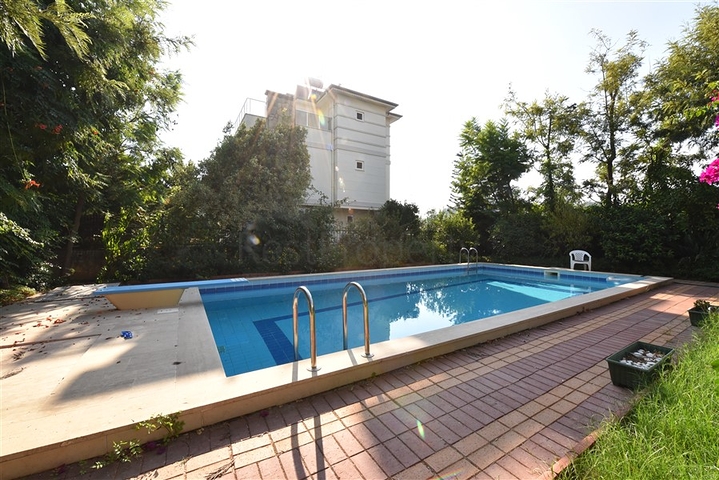 Villa mit 6+1 Grundriss mit separater Küche in Kestel