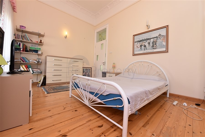 Villa mit 6+1 Grundriss mit separater Küche in Kestel