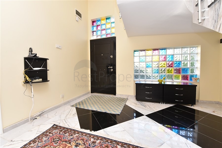 Villa mit 6+1 Grundriss mit separater Küche in Kestel