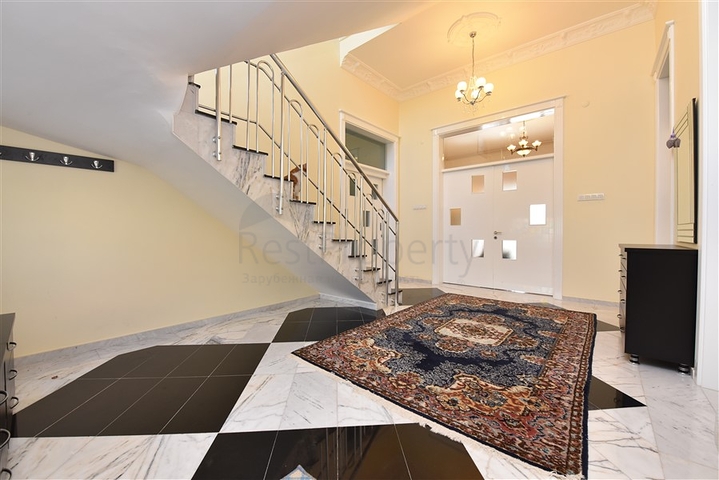 Villa mit 6+1 Grundriss mit separater Küche in Kestel