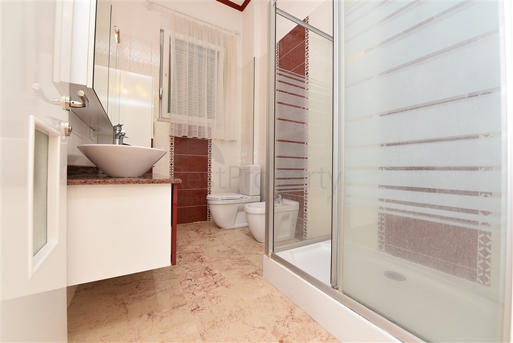 Villa mit 6+1 Grundriss mit separater Küche in Kestel