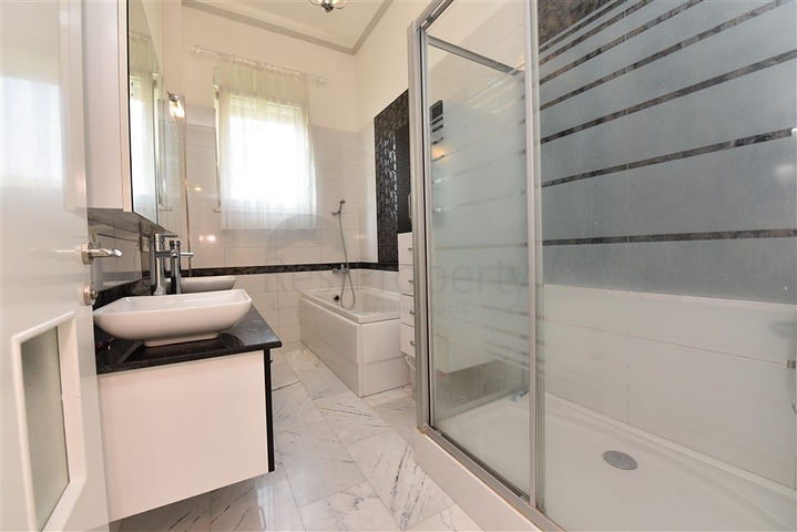 Villa mit 6+1 Grundriss mit separater Küche in Kestel