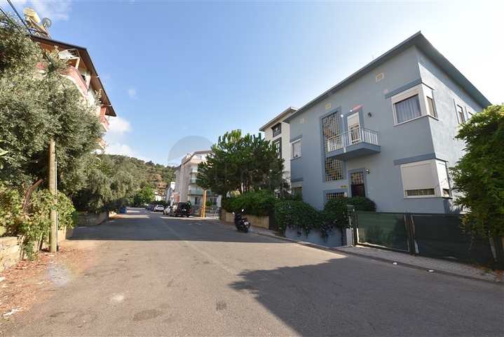 Villa mit 6+1 Grundriss mit separater Küche in Kestel