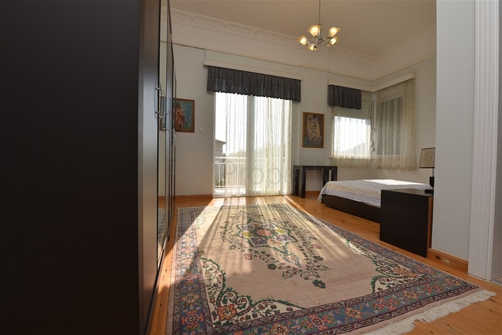 Villa mit 6+1 Grundriss mit separater Küche in Kestel