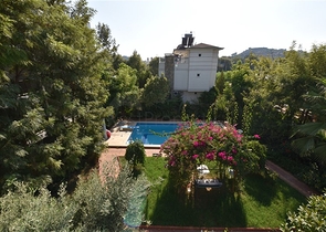 Villa mit 6+1 Grundriss mit separater Küche in Kestel