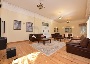 Villa mit 6+1 Grundriss mit separater Küche in Kestel