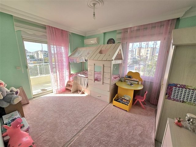 Geräumige 2+1-Wohnung im Zentrum von Oba