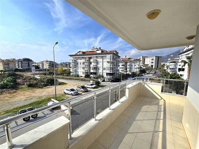 Geräumige 2+1-Wohnung im Zentrum von Oba