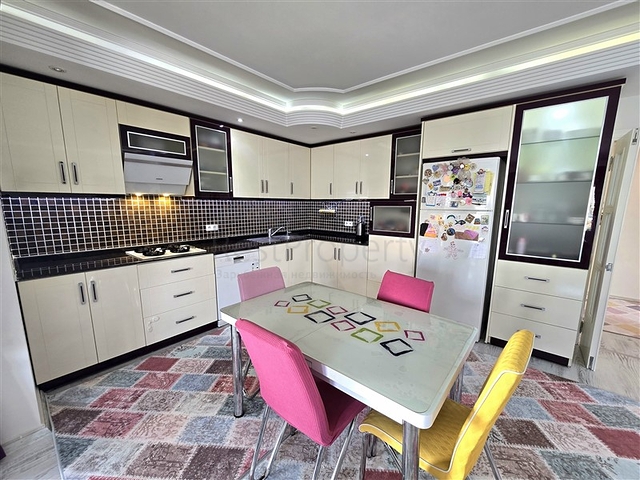 Geräumige 2+1-Wohnung im Zentrum von Oba