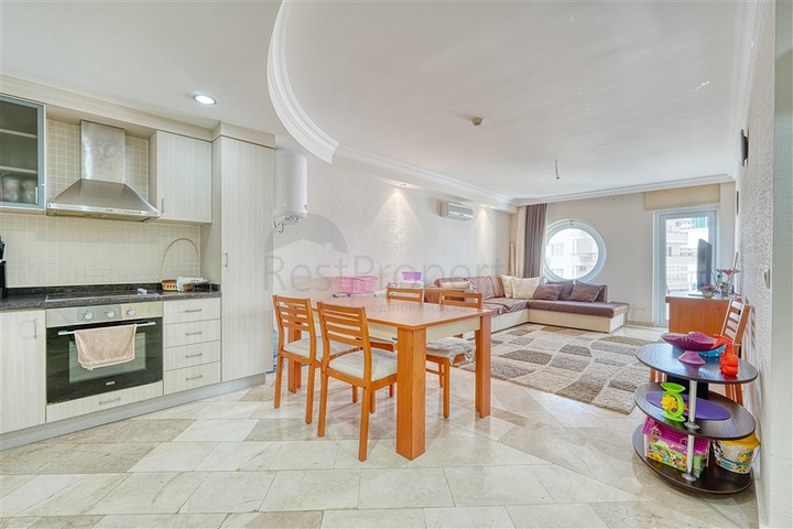 Zweizimmerwohnung mit Möbeln im Stadtteil Mahmutlar