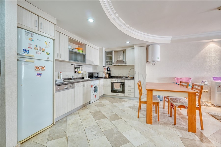 Zweizimmerwohnung mit Möbeln im Stadtteil Mahmutlar