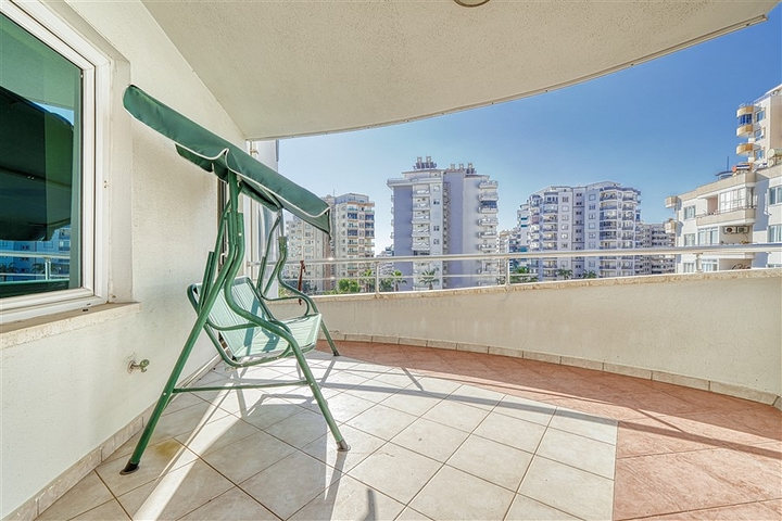 Zweizimmerwohnung mit Möbeln im Stadtteil Mahmutlar