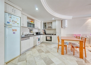 Zweizimmerwohnung mit Möbeln im Stadtteil Mahmutlar