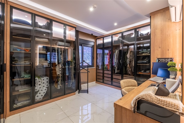 Geräumige 3+1 Wohnung im Zentrum von Alanya