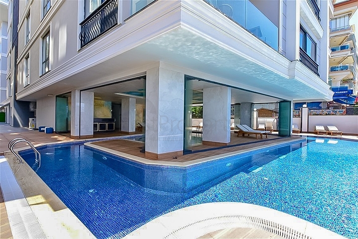 Penthouse 3+1 in einem neuen Komplex an der ersten Küste in Alanya