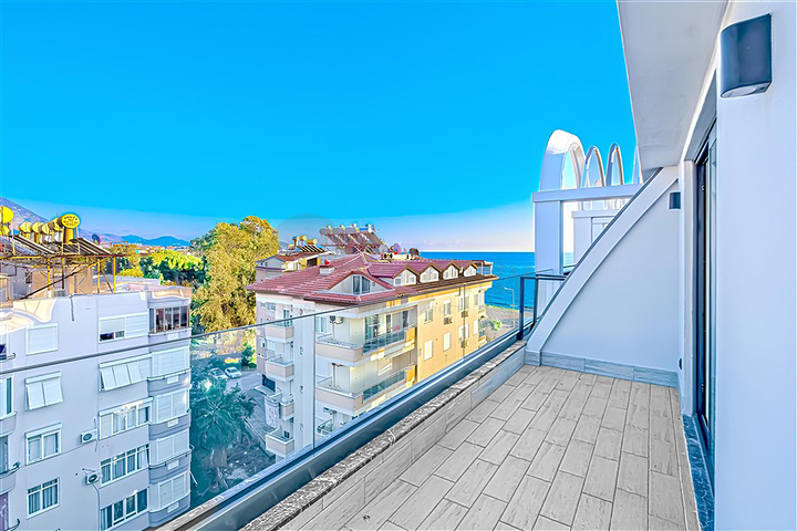 Penthouse 3+1 in einem neuen Komplex an der ersten Küste in Alanya