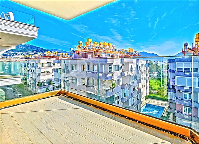 Penthouse 3+1 in einem neuen Komplex an der ersten Küste in Alanya