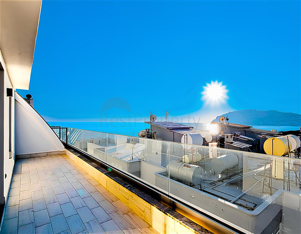 Penthouse 3+1 in einem neuen Komplex an der ersten Küste in Alanya
