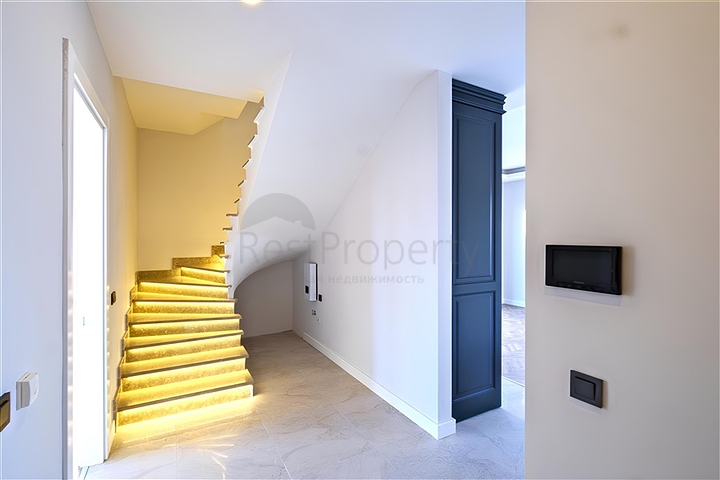 Penthouse 3+1 in einem neuen Komplex an der ersten Küste in Alanya