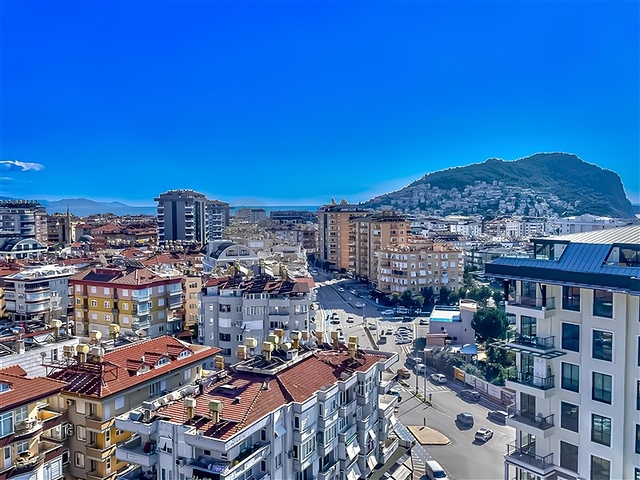 Penthouse mit drei Schlafzimmern in einem neuen Komplex mit Meerblick