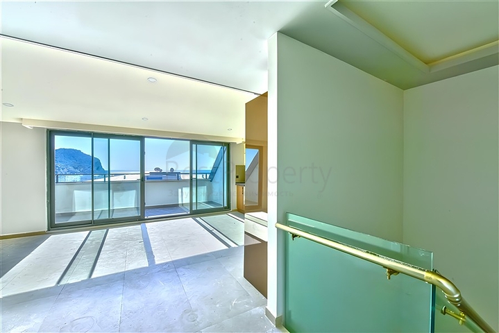 Penthouse mit drei Schlafzimmern in einem neuen Komplex mit Meerblick