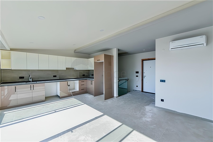 Penthouse mit drei Schlafzimmern in einem neuen Komplex mit Meerblick