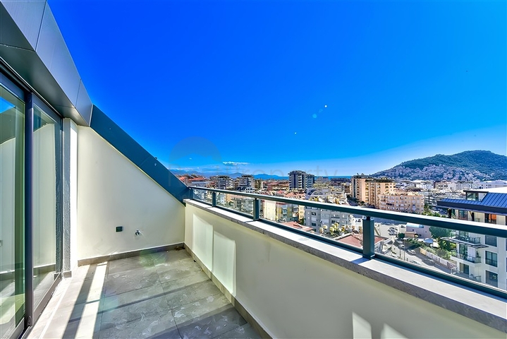 Penthouse mit drei Schlafzimmern in einem neuen Komplex mit Meerblick